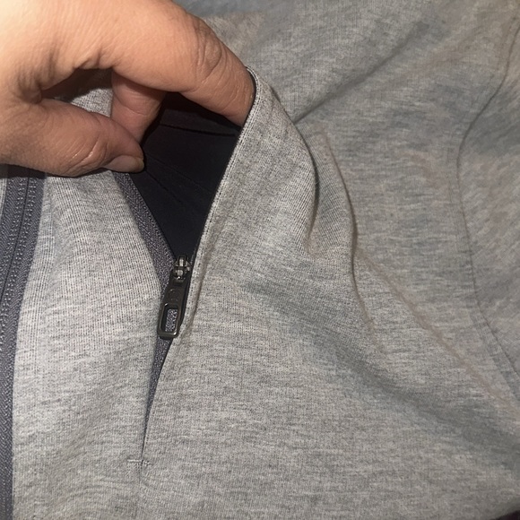 Lululemon Men’s Front Zip Jacket/ Sweater - Picture 9 of 9